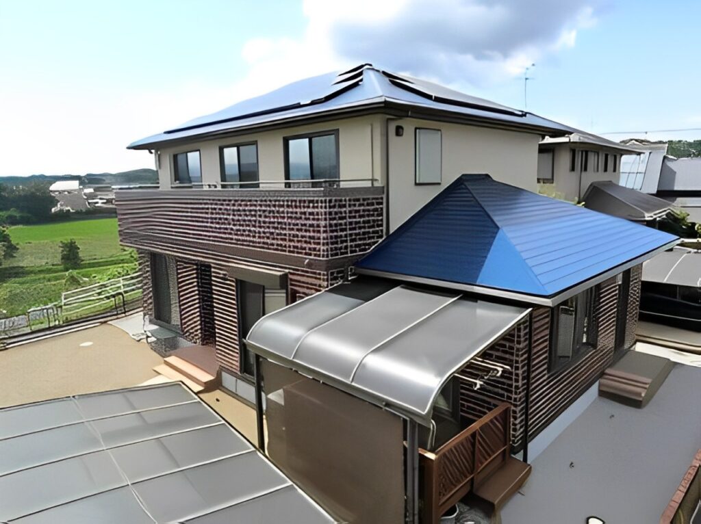 永い歴史の中で培ってきた技術や提案力を生かして、住まいを紫外線や雨風などから守れるよう耐久性の高い無機塗料で施工をいたしました。