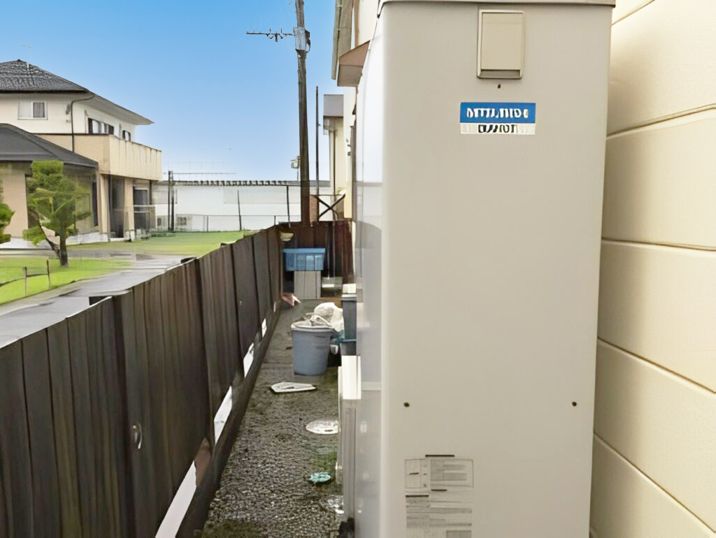 木製のフェンスはきれいに塗り替えたことで腐食の心配もなくなり、雨が降っても安心です。